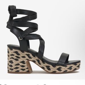 ✨NEW✨Vince Camuto Platform Sandal 
Size: 8.5